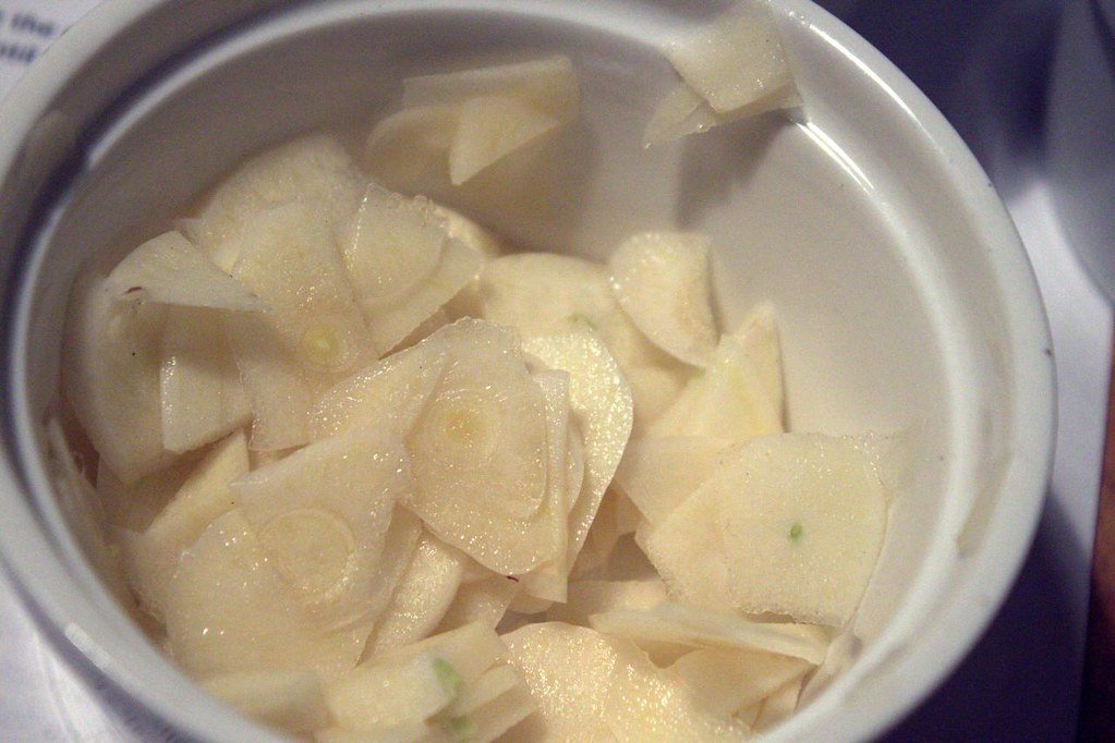 Ma grand-mère m’a appris à faire de l’ail fermenté et je le fais toujours ! Cela m’a sauvé à plusieurs reprises !